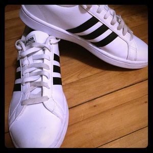 Adidas men’s sneaker black on white.